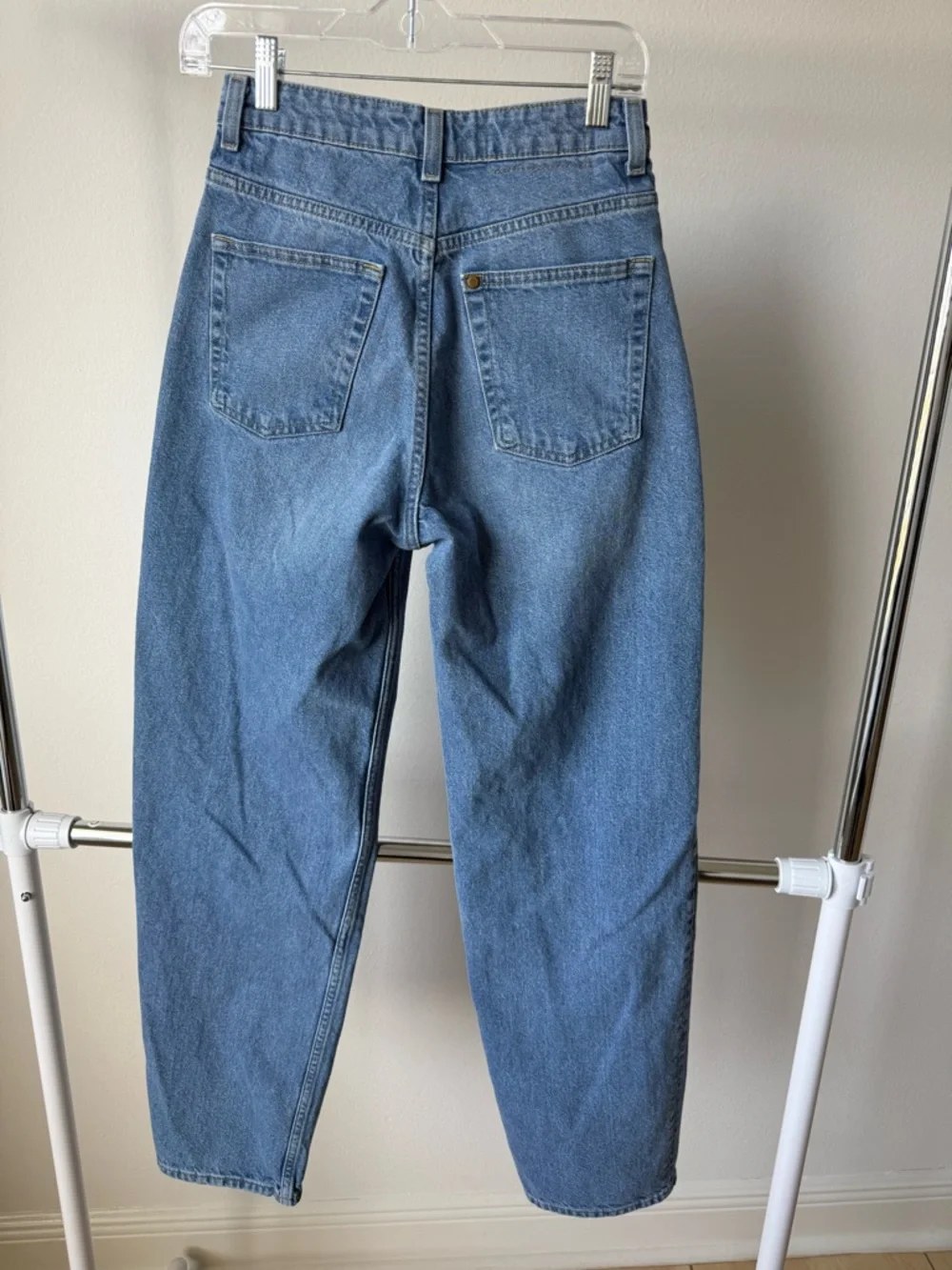 H&M Relaxed Fit Blue Denim Jeans - Picture 2 of 4